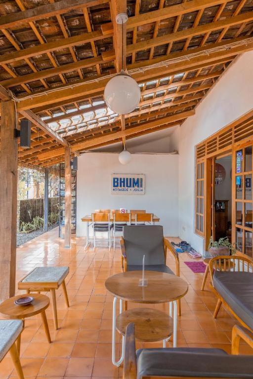 Bhumi Hostel Джокьякарта Экстерьер фото