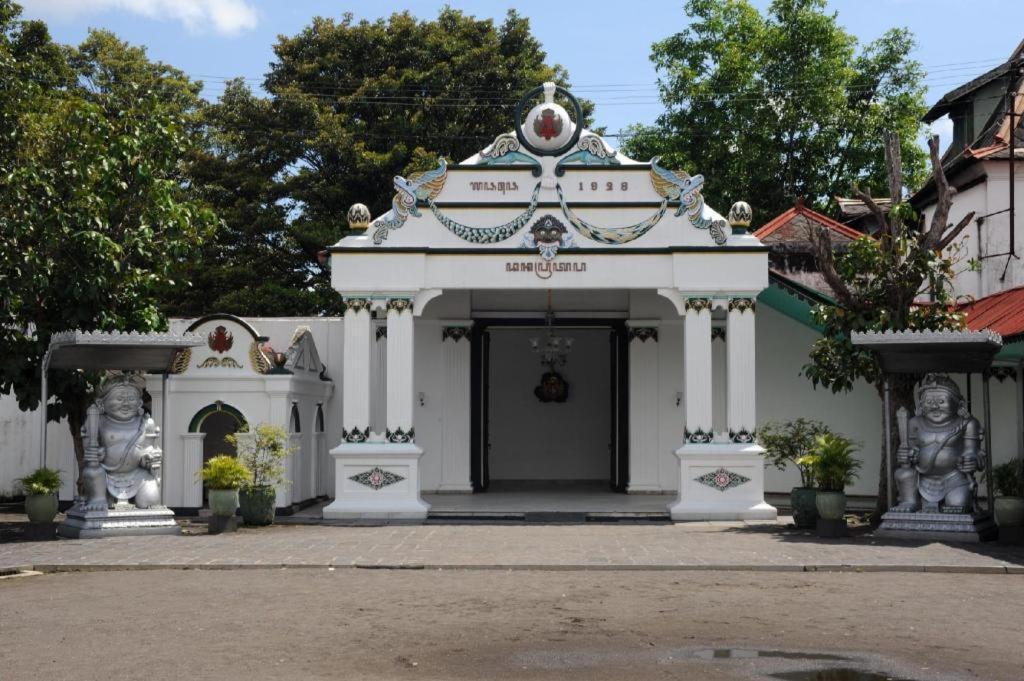 Bhumi Hostel Джокьякарта Экстерьер фото