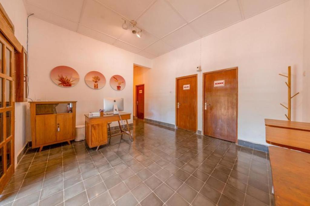 Bhumi Hostel Джокьякарта Экстерьер фото