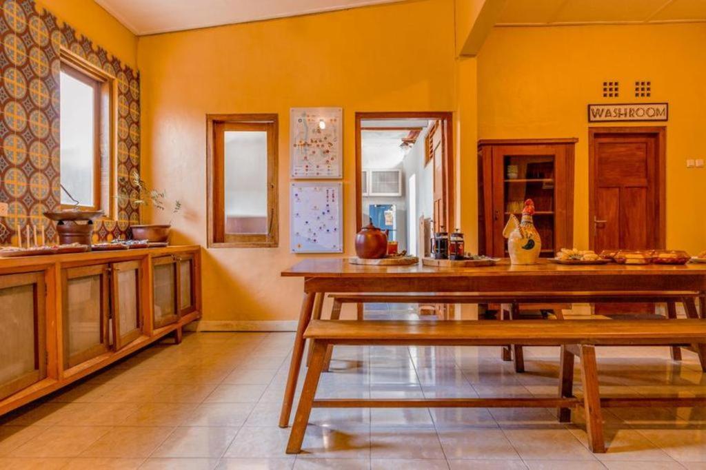Bhumi Hostel Джокьякарта Экстерьер фото