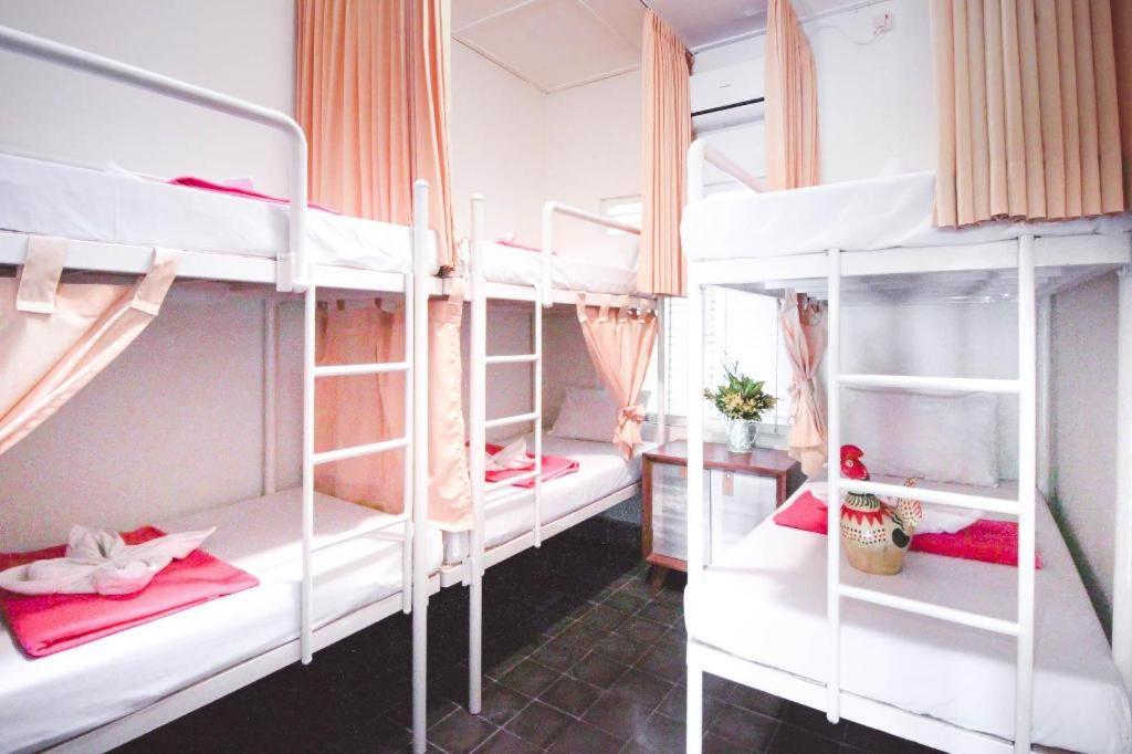 Bhumi Hostel Джокьякарта Экстерьер фото