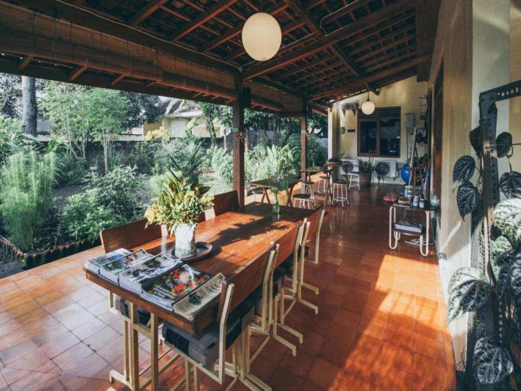 Bhumi Hostel Джокьякарта Экстерьер фото